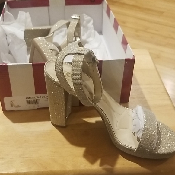 Shoes - Picture 2 of 4